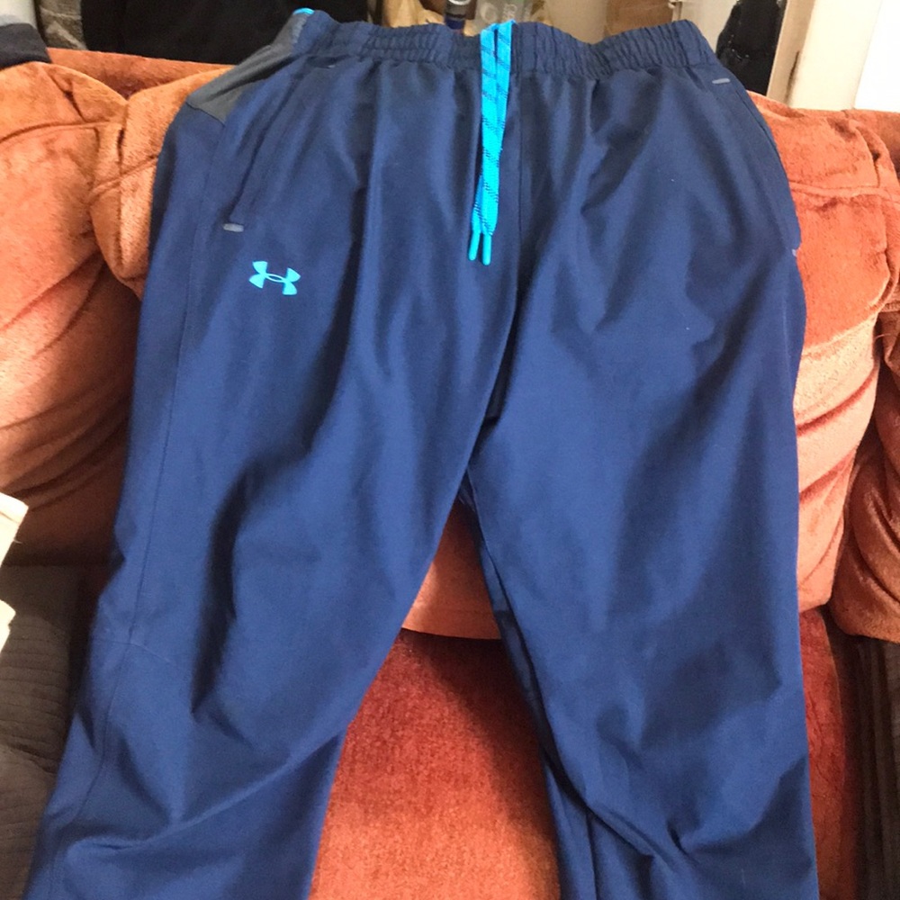 Under Armour fitted track pant.